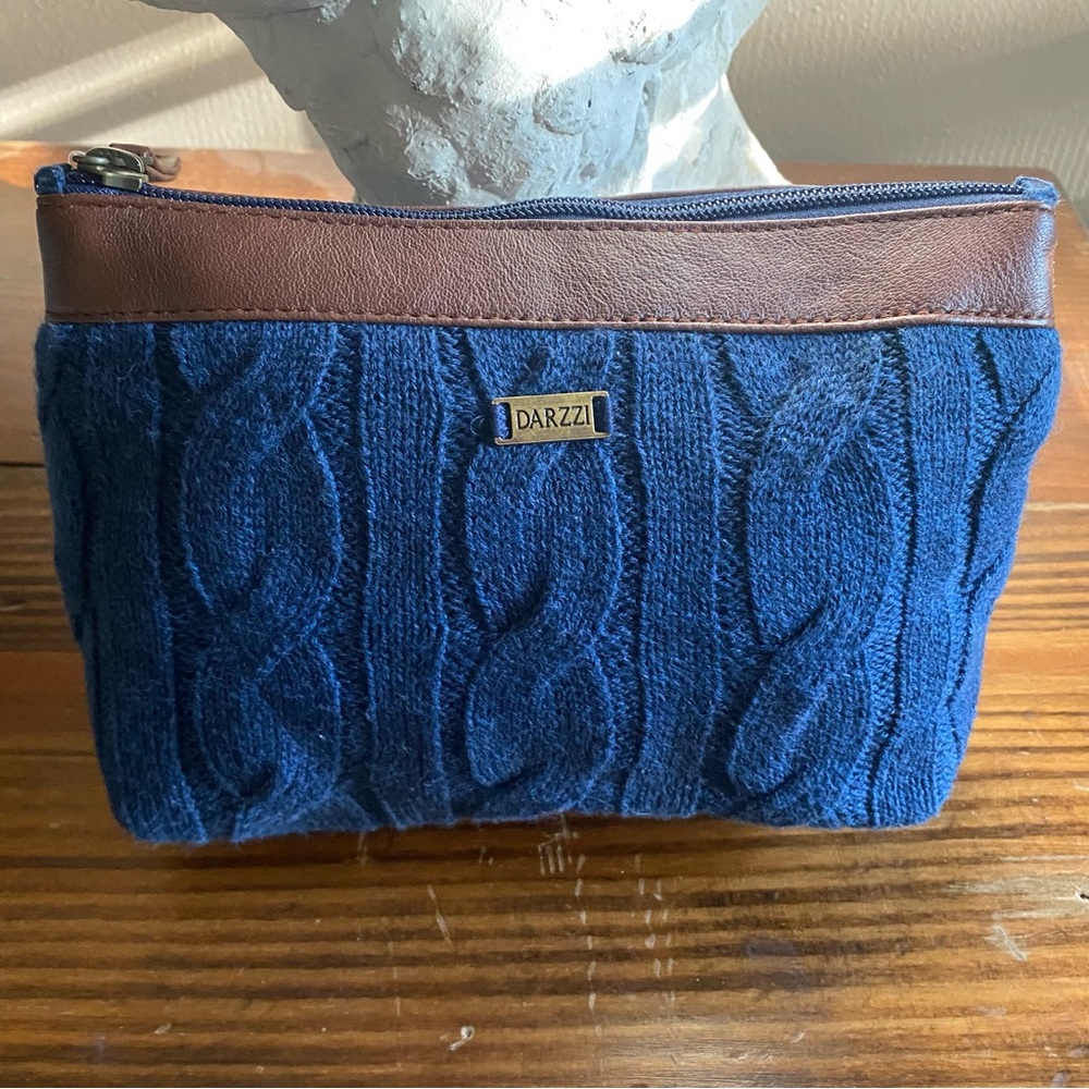 Darzzi darling navy snuggle pouch/clutch!